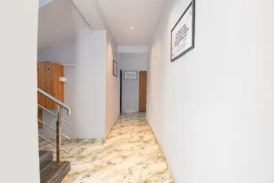 Lobby-corridor