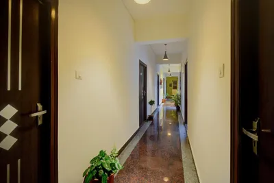 Lobby-corridor