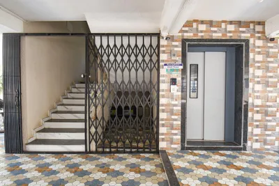 Lobby-corridor
