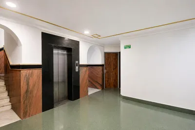 Lobby-corridor