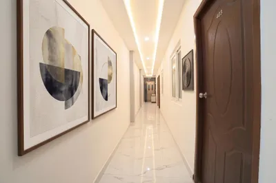 Lobby-corridor