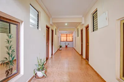 Lobby-corridor