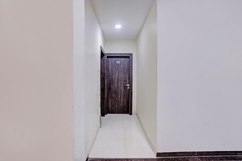 Lobby-corridor