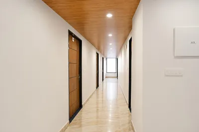 Lobby-corridor