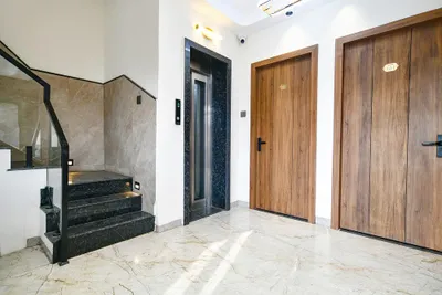 Lobby-corridor