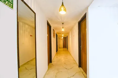 Lobby-corridor