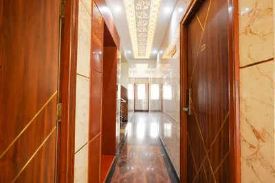 Lobby-corridor