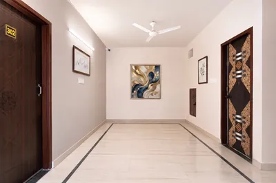 Lobby-corridor