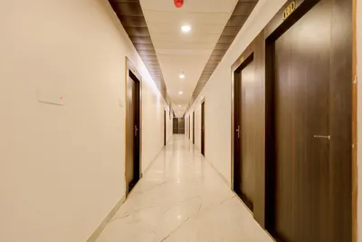 Lobby-corridor