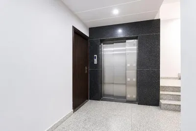 Lobby-corridor