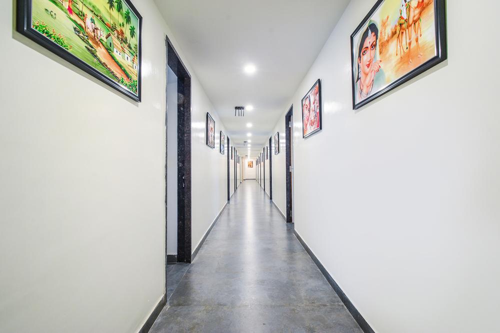 Lobby-corridor