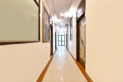 Lobby-corridor