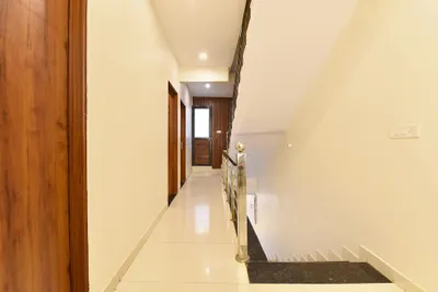 Lobby-corridor
