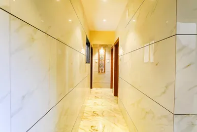 Lobby-corridor