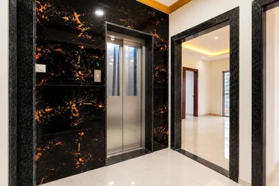 Lobby-corridor