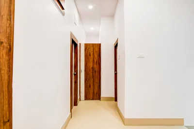 Lobby-corridor