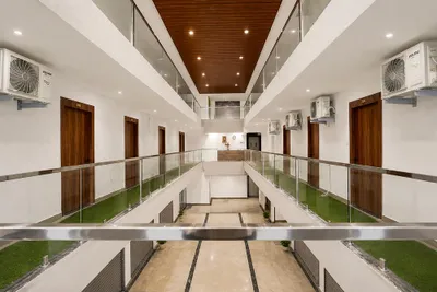 Lobby-corridor