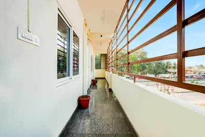 Lobby-corridor