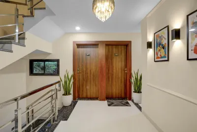 Lobby-corridor