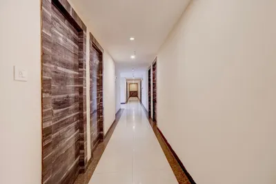 Lobby-corridor