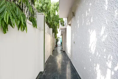 Lobby-corridor