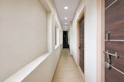 Lobby-corridor