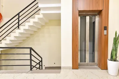 Lobby-corridor