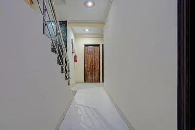 Lobby-corridor