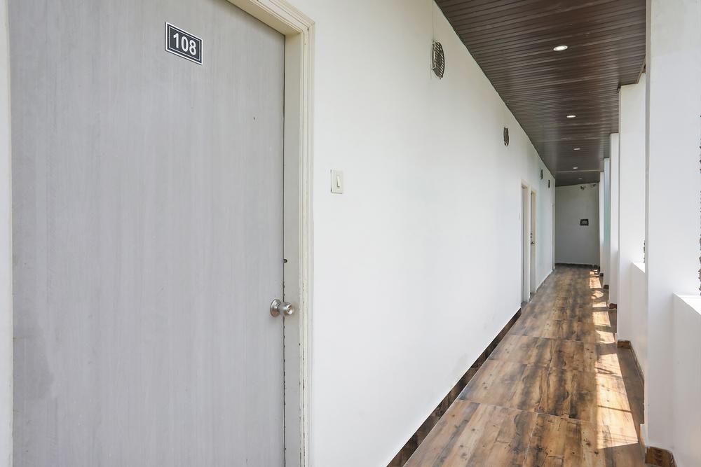 Lobby-corridor