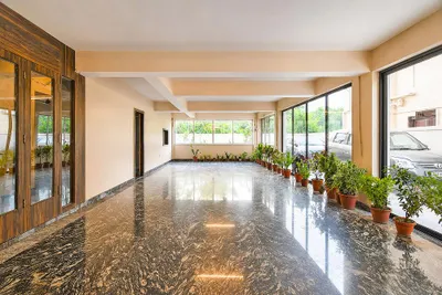 Lobby-corridor