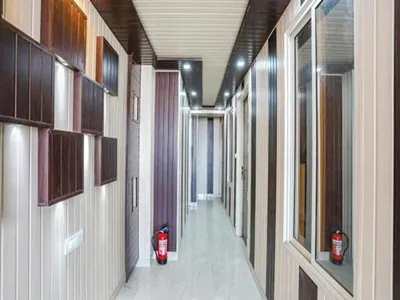Lobby-corridor