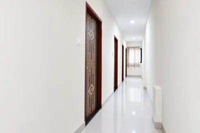 Lobby-corridor
