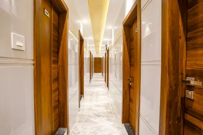 Lobby-corridor