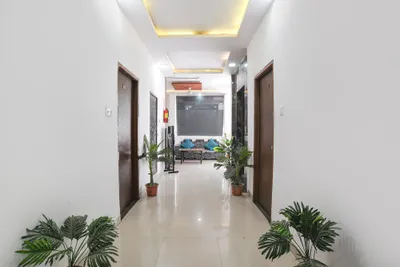 Lobby-corridor