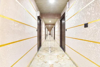 Lobby-corridor