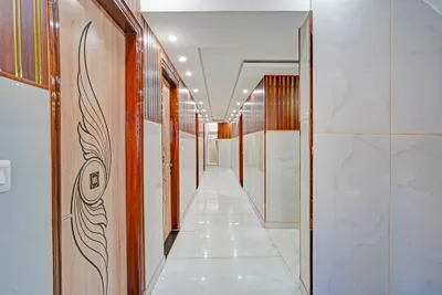 Lobby-corridor