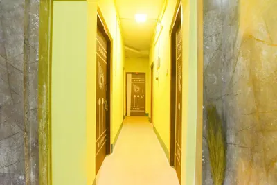 Lobby-corridor