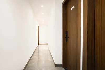 Lobby-corridor