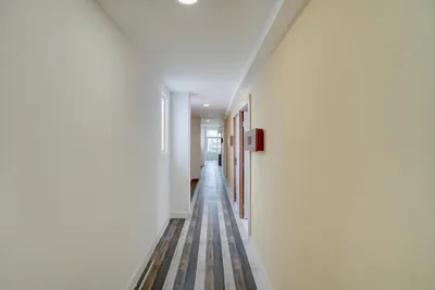 Lobby-corridor