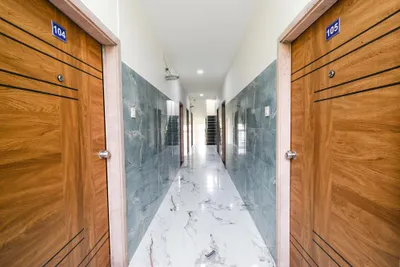 Lobby-corridor