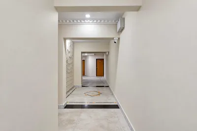 Lobby-corridor