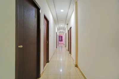 Lobby-corridor
