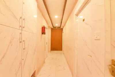 Lobby-corridor