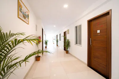 Lobby-corridor