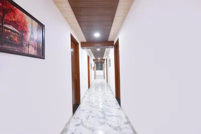 Lobby-corridor
