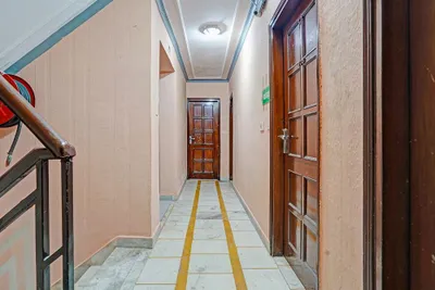 Lobby-corridor