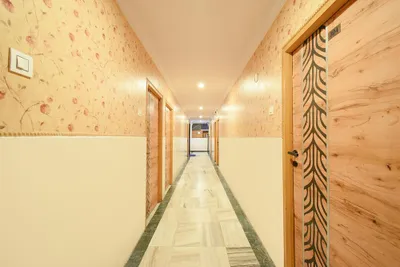 Lobby-corridor