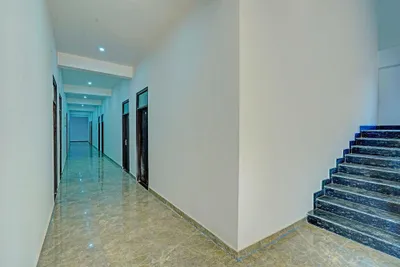 Lobby-corridor