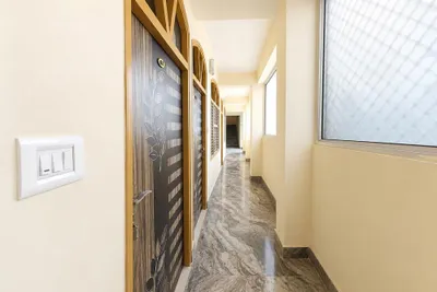 Lobby-corridor