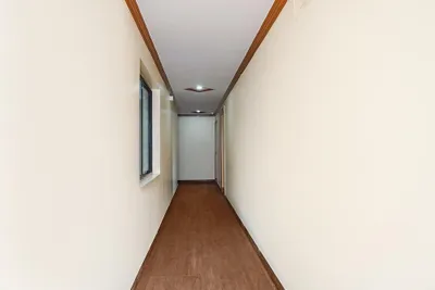 Lobby-corridor